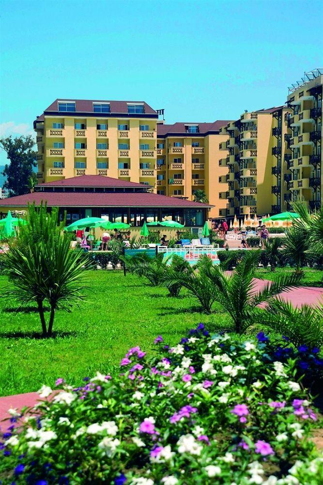 Üdülőközpont Titan Garden Ultra 4*